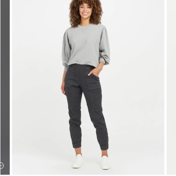 SPANX Pants - Spanx stretch twill cargo jogger woman’s medium like new excellent condition